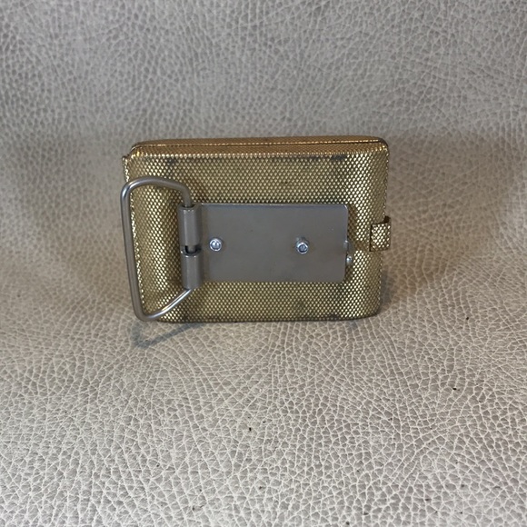 Vintage Belt Buckle Compact - Picture 3 of 3